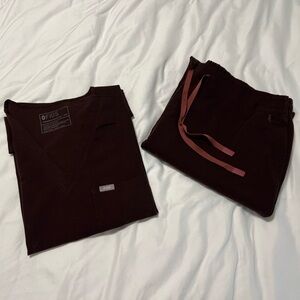 FIGS Scrub Set in Espresso - Top XXL, Pants XXL/T